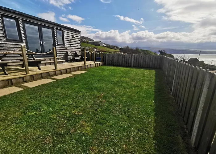 Allibella Shepherds Hut, Amazing Seaview, Private Garden, Pet Friendly