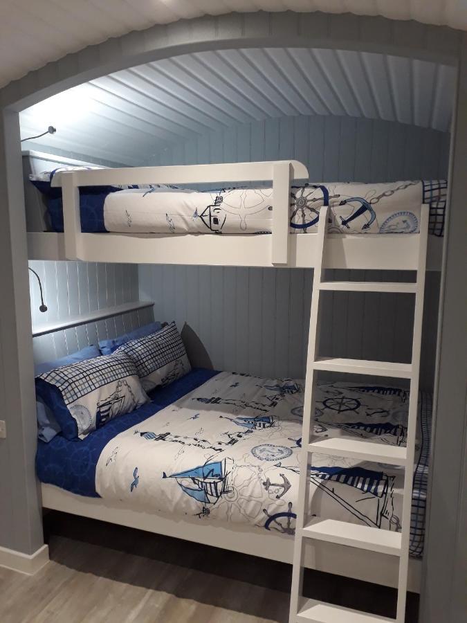 Allibella Shepherds Hut, Amazing Seaview, Private Garden, Pet Friendly Barmouth