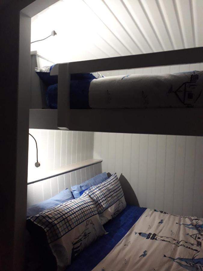 Allibella Shepherds Hut, Amazing Seaview, Private Garden, Pet Friendly Hotel