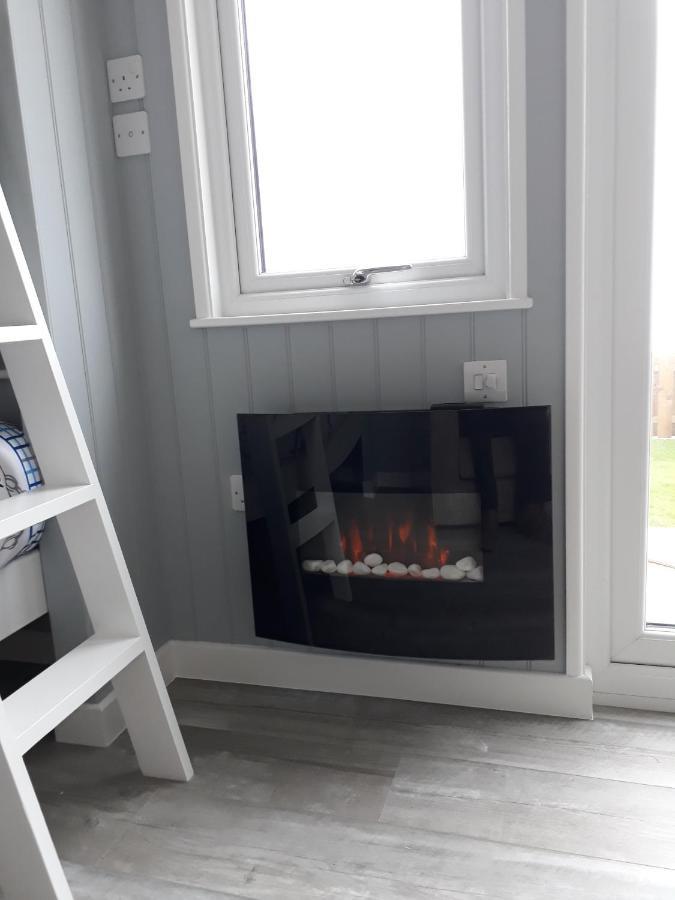 Hotel Allibella Shepherds Hut, Amazing Seaview, Private Garden, Pet Friendly *