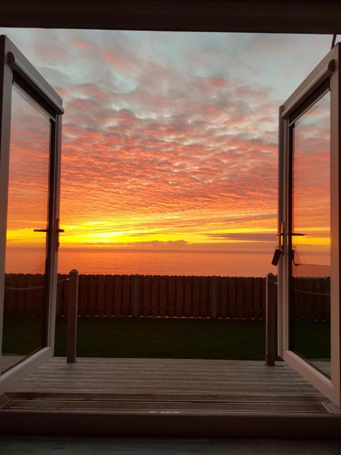 Hotel Allibella Shepherds Hut, Amazing Seaview, Private Garden, Pet Friendly