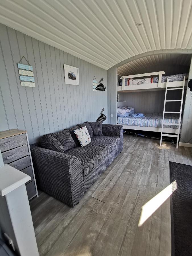Allibella Shepherds Hut, Amazing Seaview, Private Garden, Pet Friendly Hotel *