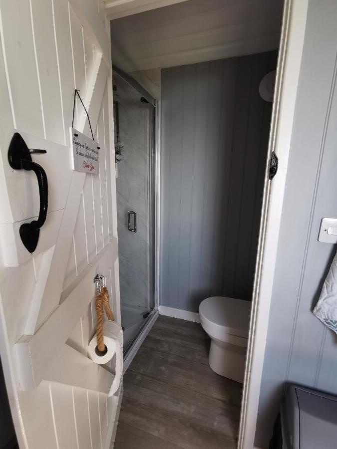 Hotel Allibella Shepherds Hut, Amazing Seaview, Private Garden, Pet Friendly *