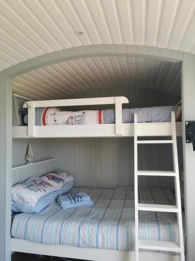 Allibella Shepherds Hut, Amazing Seaview, Private Garden, Pet Friendly *